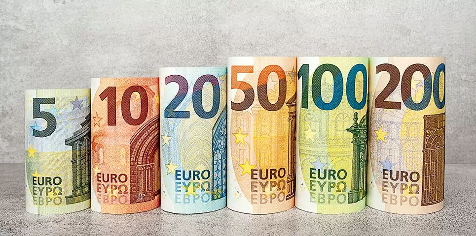 Les nouveaux billets de 100 euro et 200 euro