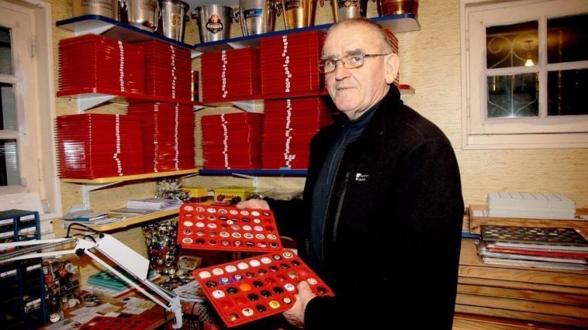 Insolite : il collectionne les capsules de champagne et en a fait son  métier 