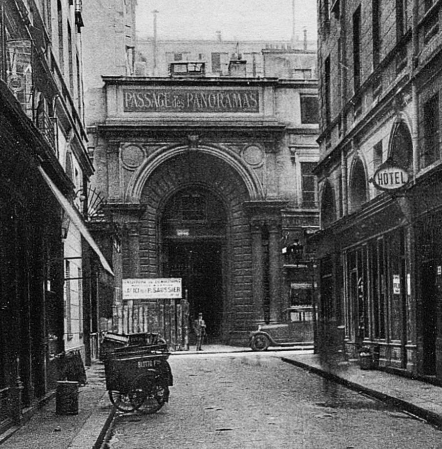 Entrée monumentale du passage des Panoramas